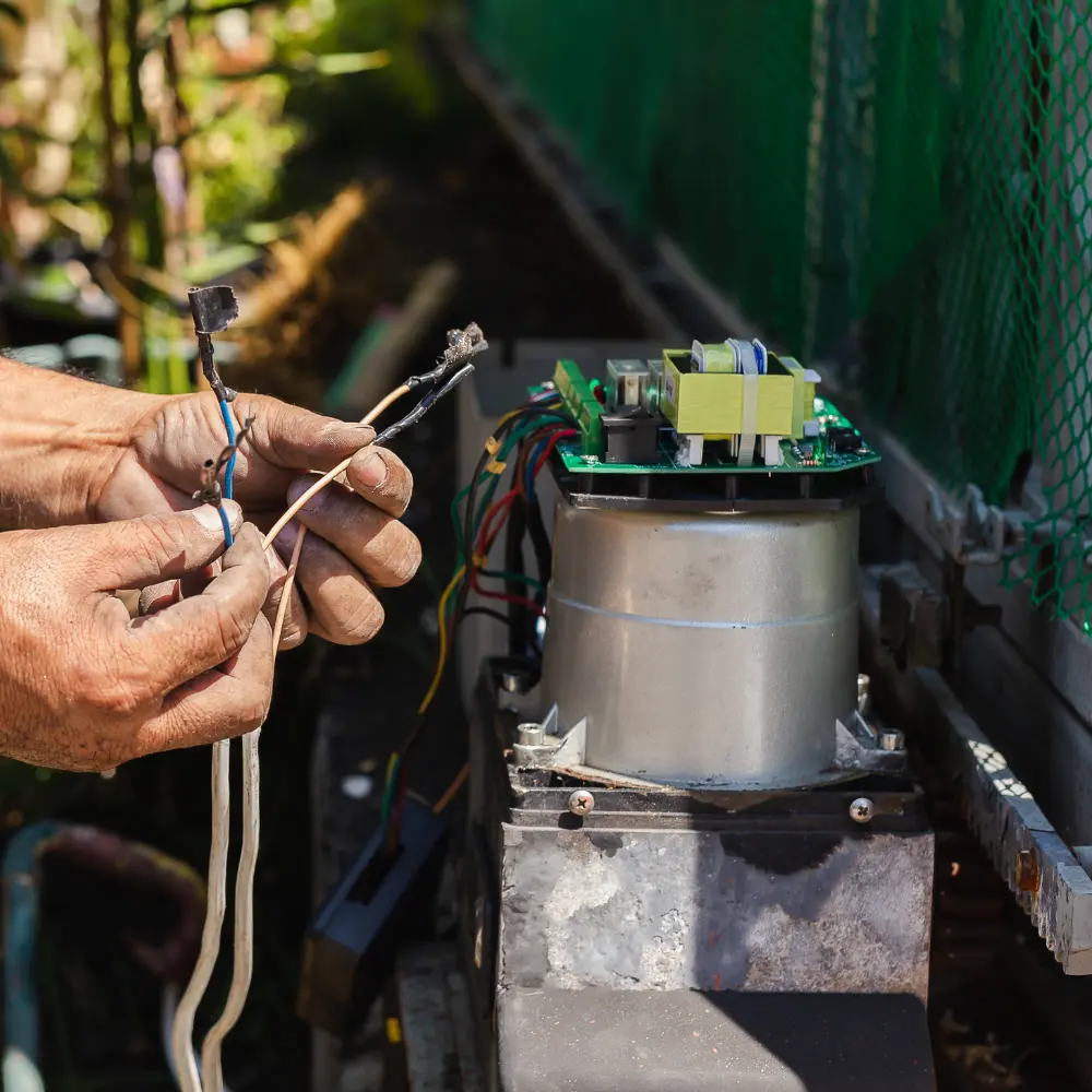 Capacitor de motor en un sistema de portón automático